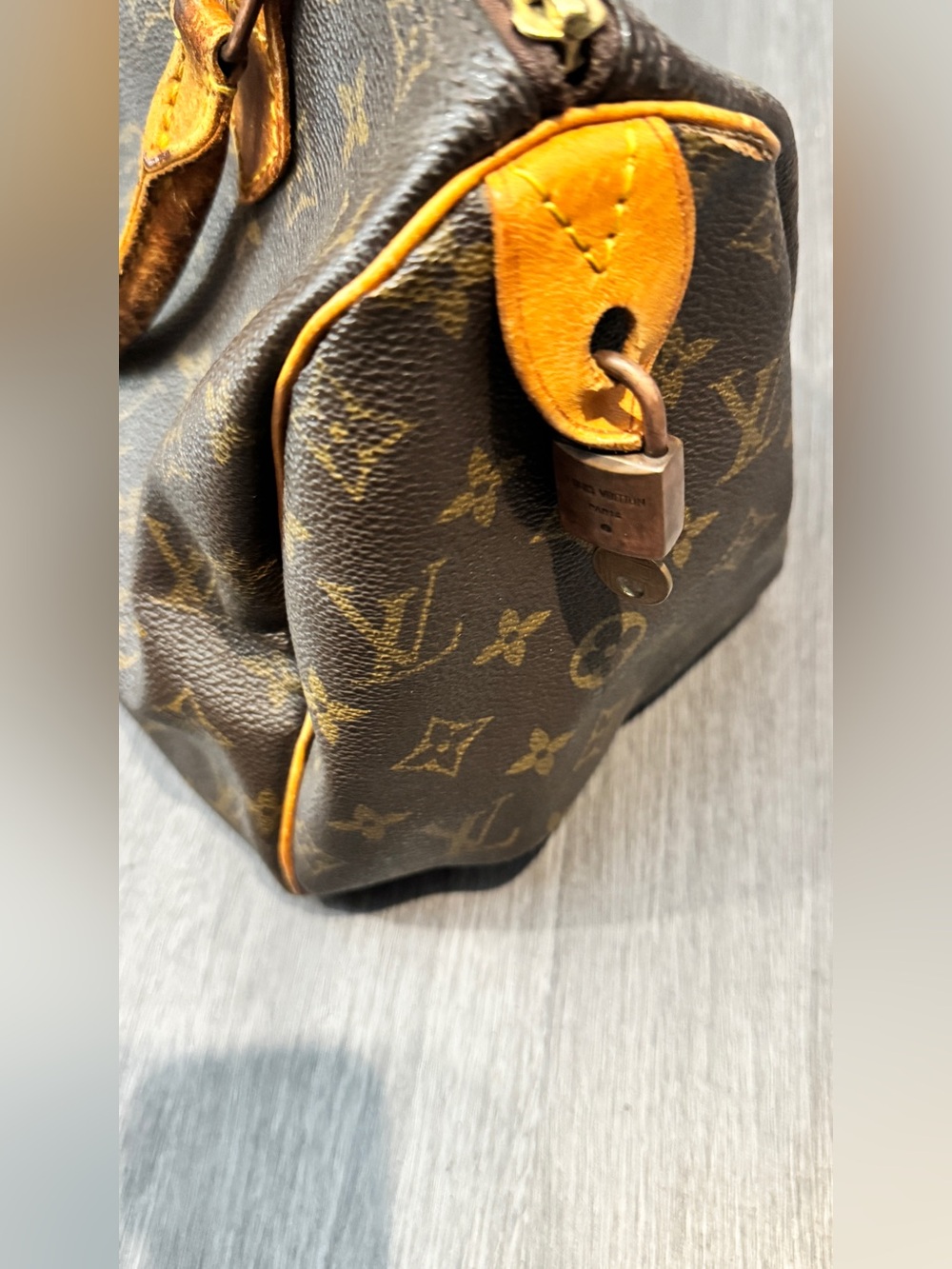 Authentic Louis Vuitton Monogram Speedy 30 - Picture 6 of 16